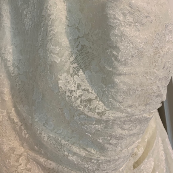 NWT Beautiful Lace Wedding Dress